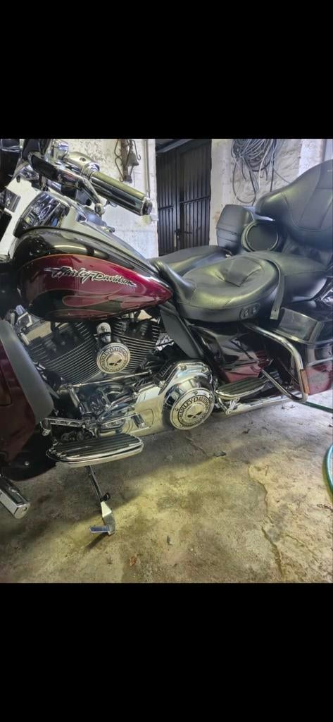 Harley Davidson Electra CVO 110 année 2011, Motos