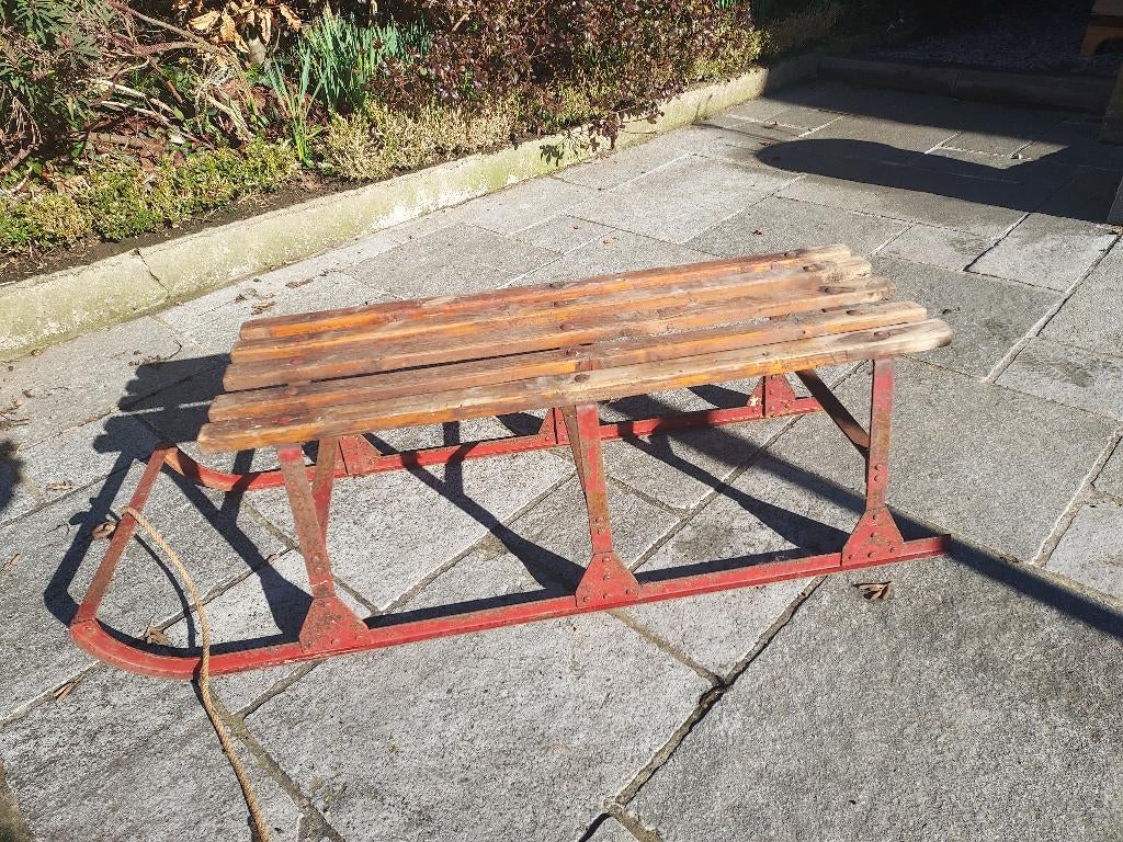 Luge vintage, ancienne et très solide, Enlèvement
