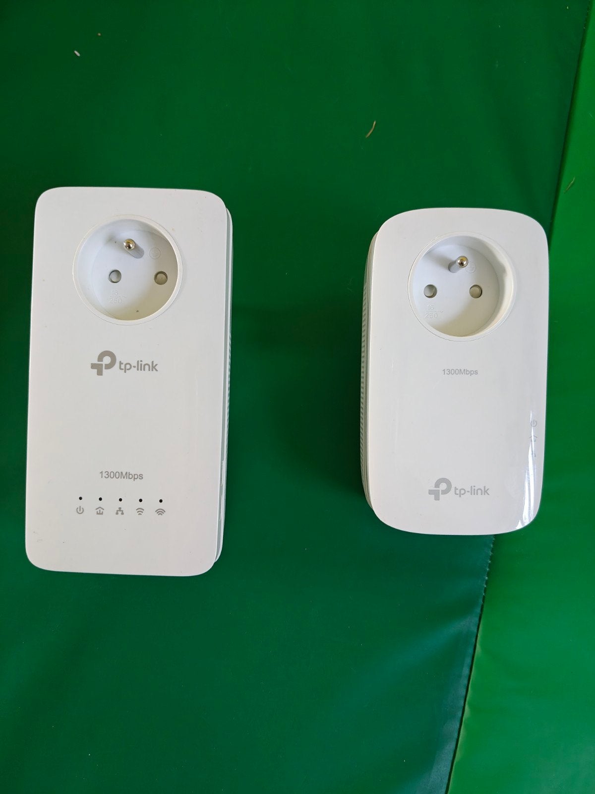 AV1300 Gigabit Powerline ac Wi-Fi Kit met Stopcontact, Computers en Software, Powerlines, Ophalen of Verzenden, Zo goed als nieuw