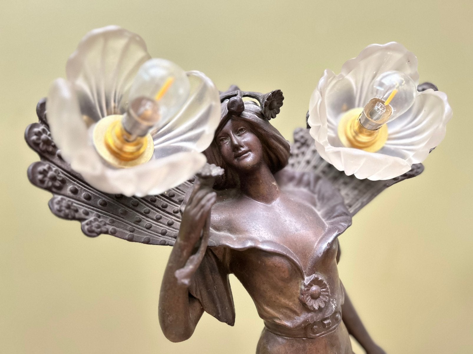 Art Nouveau lamp dame met bloemen 1900, Antiek en Kunst, Ophalen
