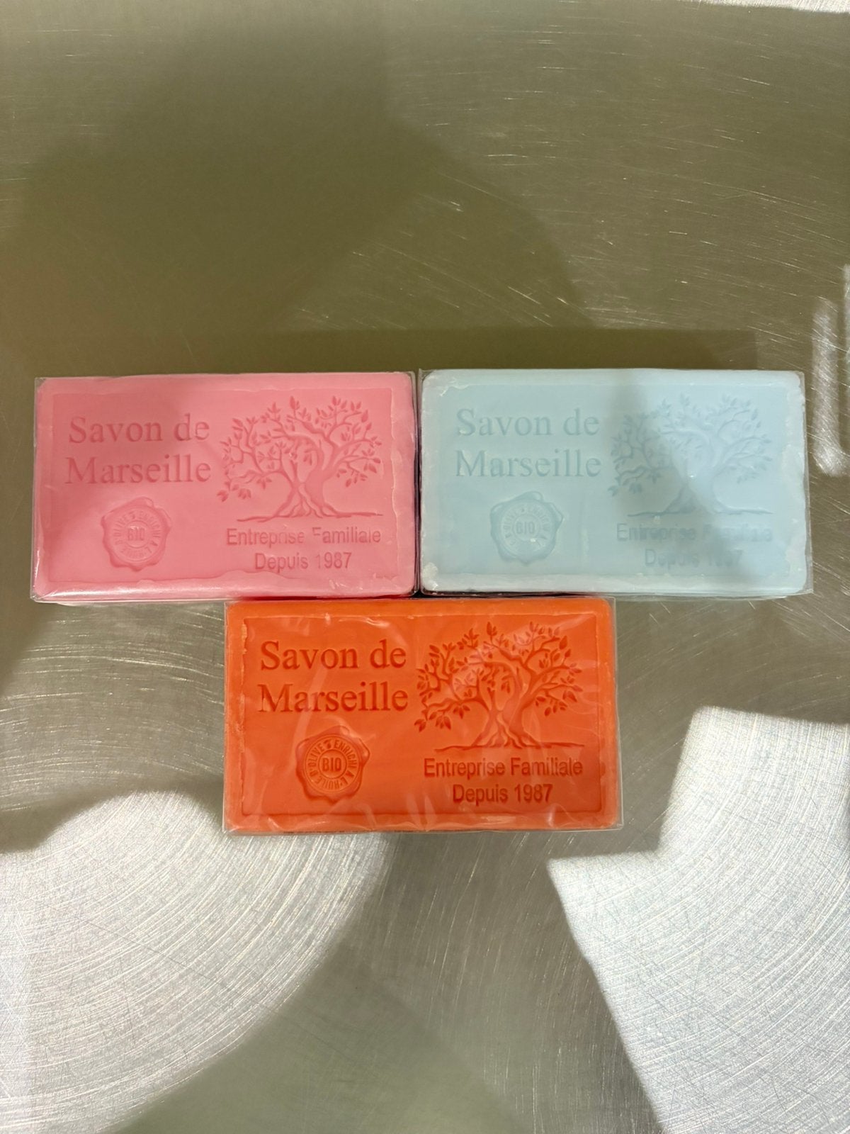 Lot de 3 savons de Marseille BIO – Rose, Lotus & Mandarine, Enlèvement ou Envoi, Neuf, Baignoire & Douche