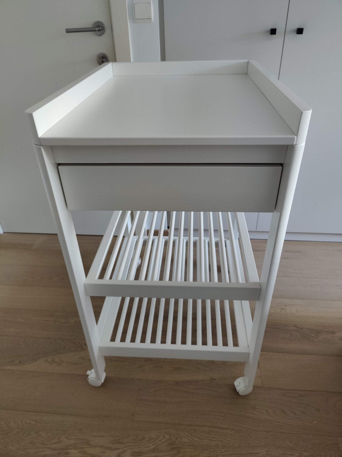 Verzorgingstafel op wielen merk Troll, Kinderen en Baby's, Overige typen, Nieuw, Standaard, Ophalen