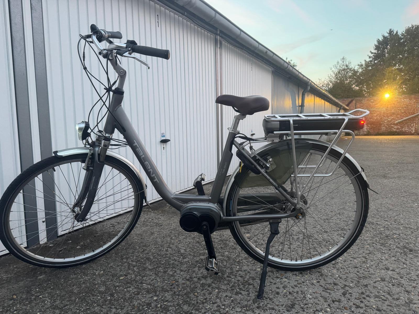 VÉLO ÉLECTRIQUE TALENT AVEC MOTEUR CENTRAL BAFANG, Vélos & Vélomoteurs, Enlèvement, Comme neuf