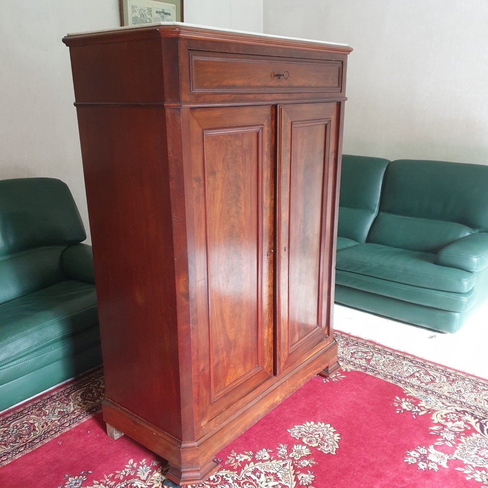 Armoire ancienne avec dessus en marbre, Enlèvement