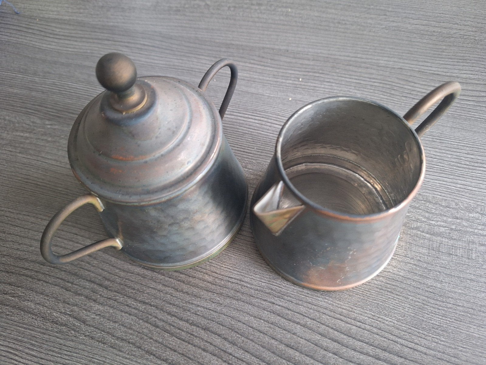 Vintage suikerpot en melkkannetje in gehamerd koper, Antiek en Kunst, Ophalen, Koper
