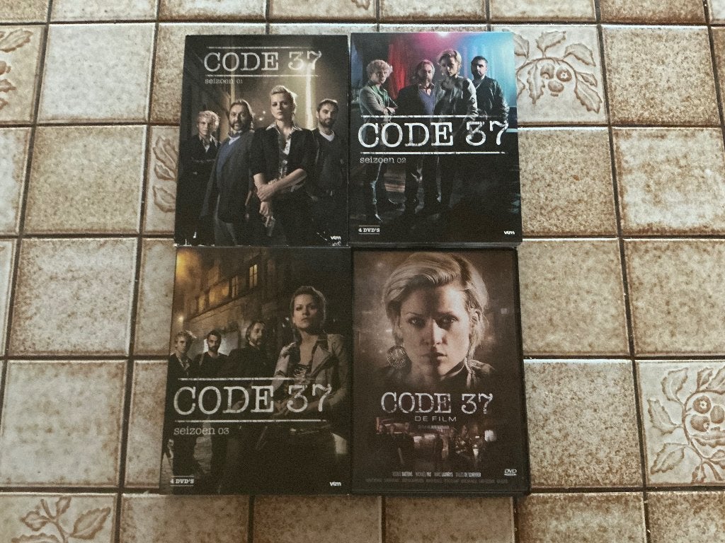 Code 37 serie + film, Enlèvement ou Envoi, Comme neuf