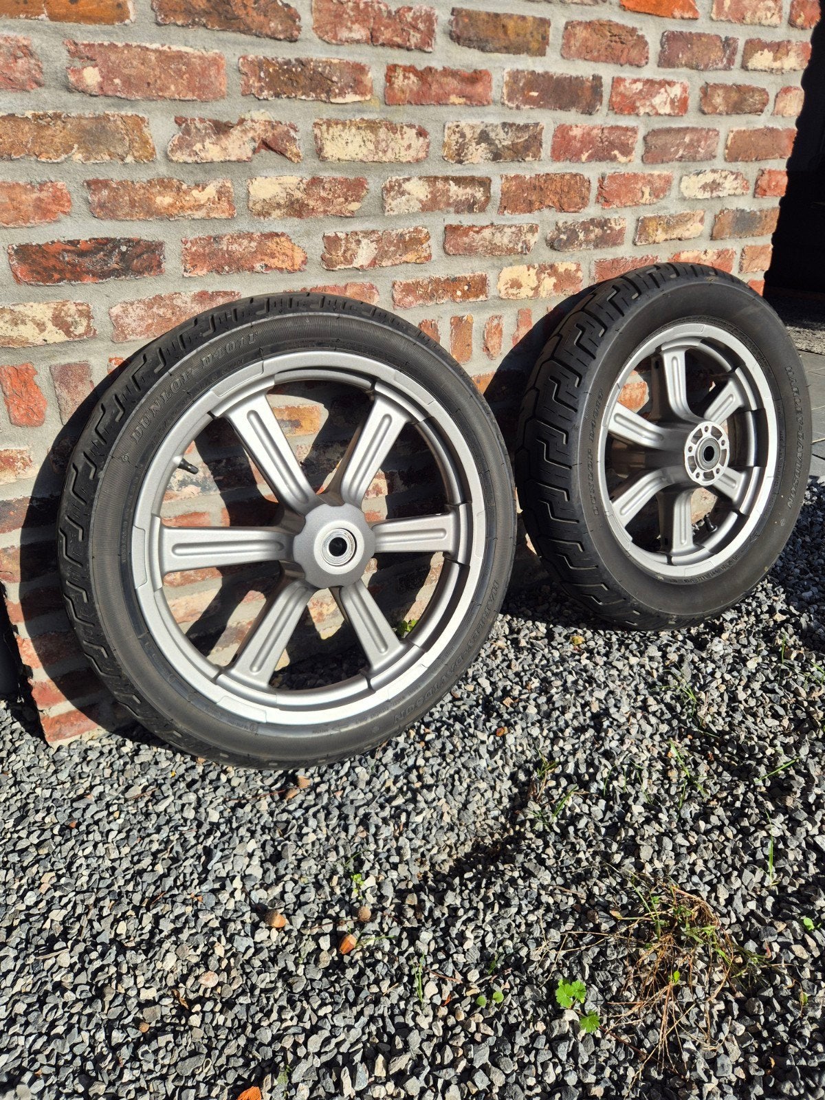 NIEUW Setje Harley Davidson Softail velgen met band, Motoren, Ophalen