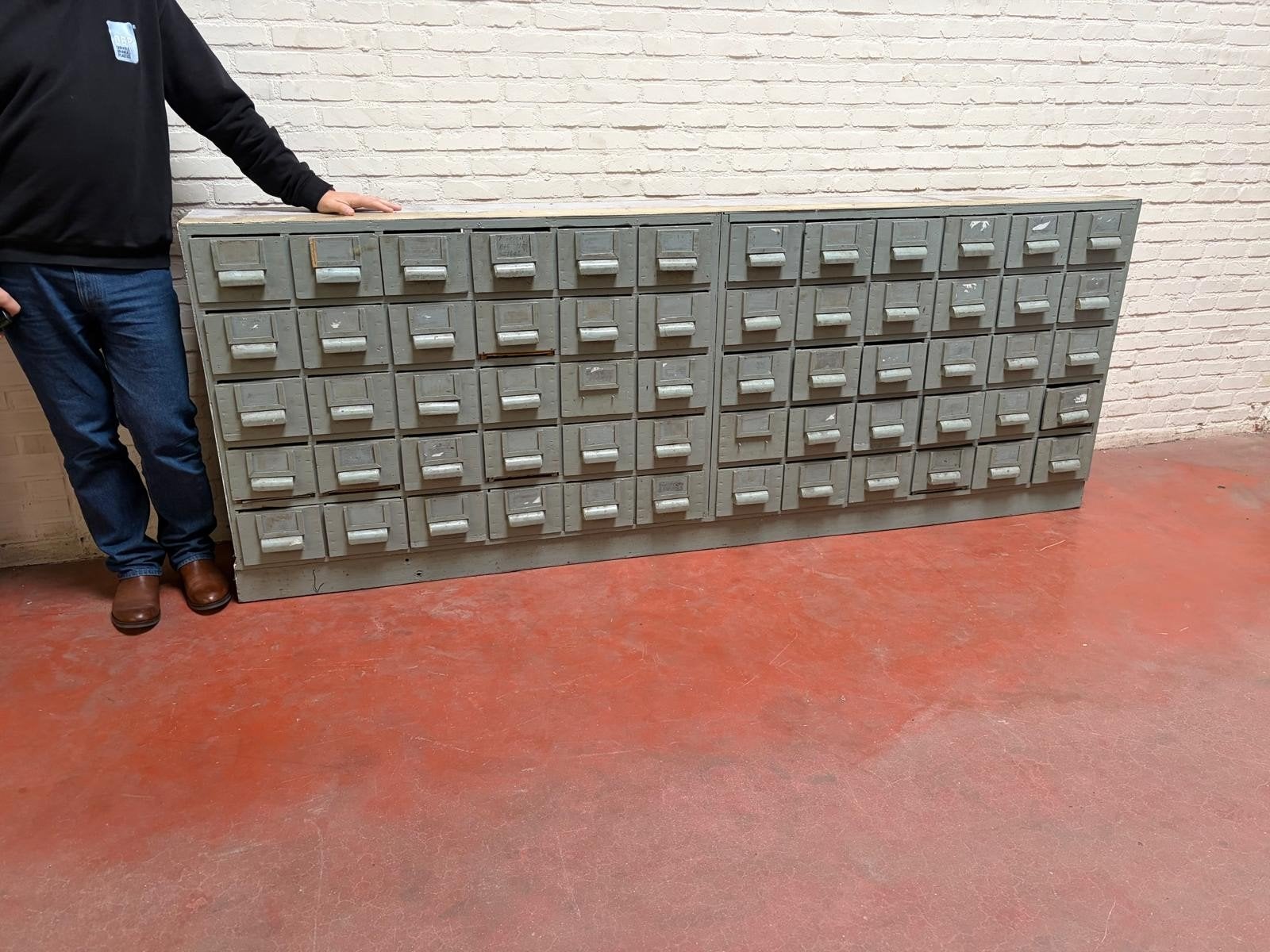 Kast met 60 schuifjes voor werkplaats, Ophalen