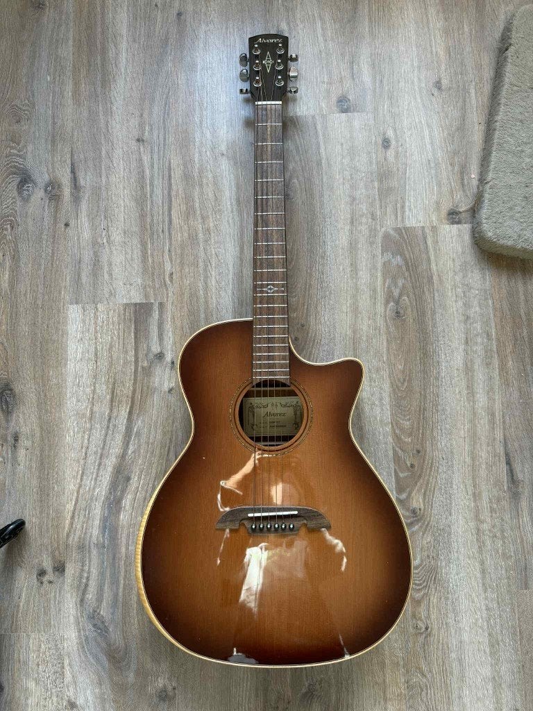 Alvarez Akoestisch elektrische gitaar., Ophalen, Zo goed als nieuw, Klassieke of Spaanse gitaar