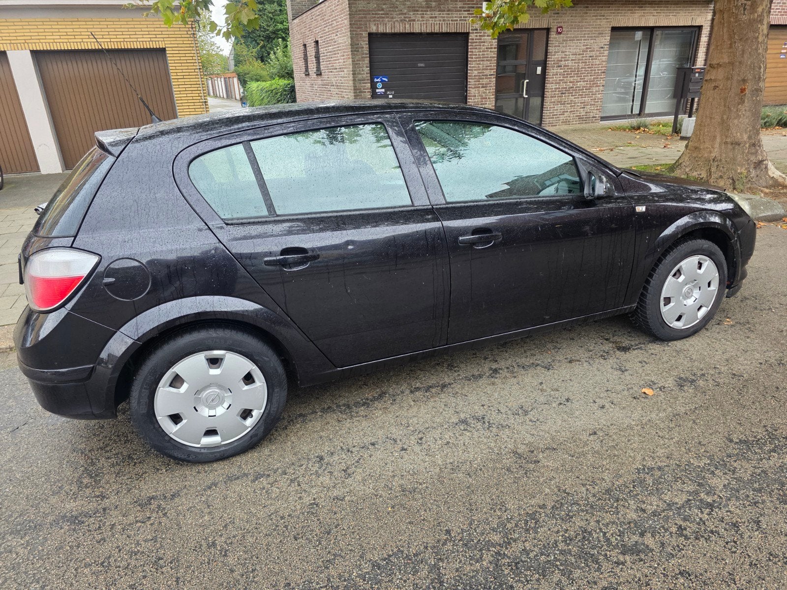 Opel astra 1.4 benzine bouwjaar 2004 km 235000, 4 deurs, Stof, Zwart, Elektrische ramen