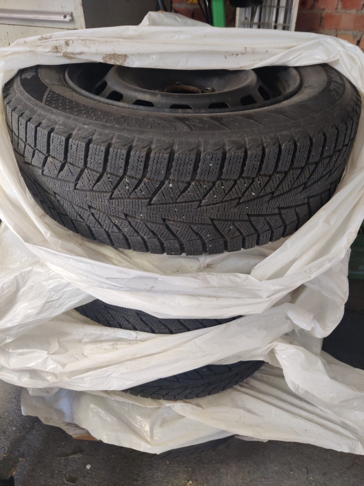 Ensemble de pneus d'hiver Hankook Winter I*Cept — 195/65 R15, Autos : Divers, Pièces de sport automobile, Enlèvement, Comme neuf