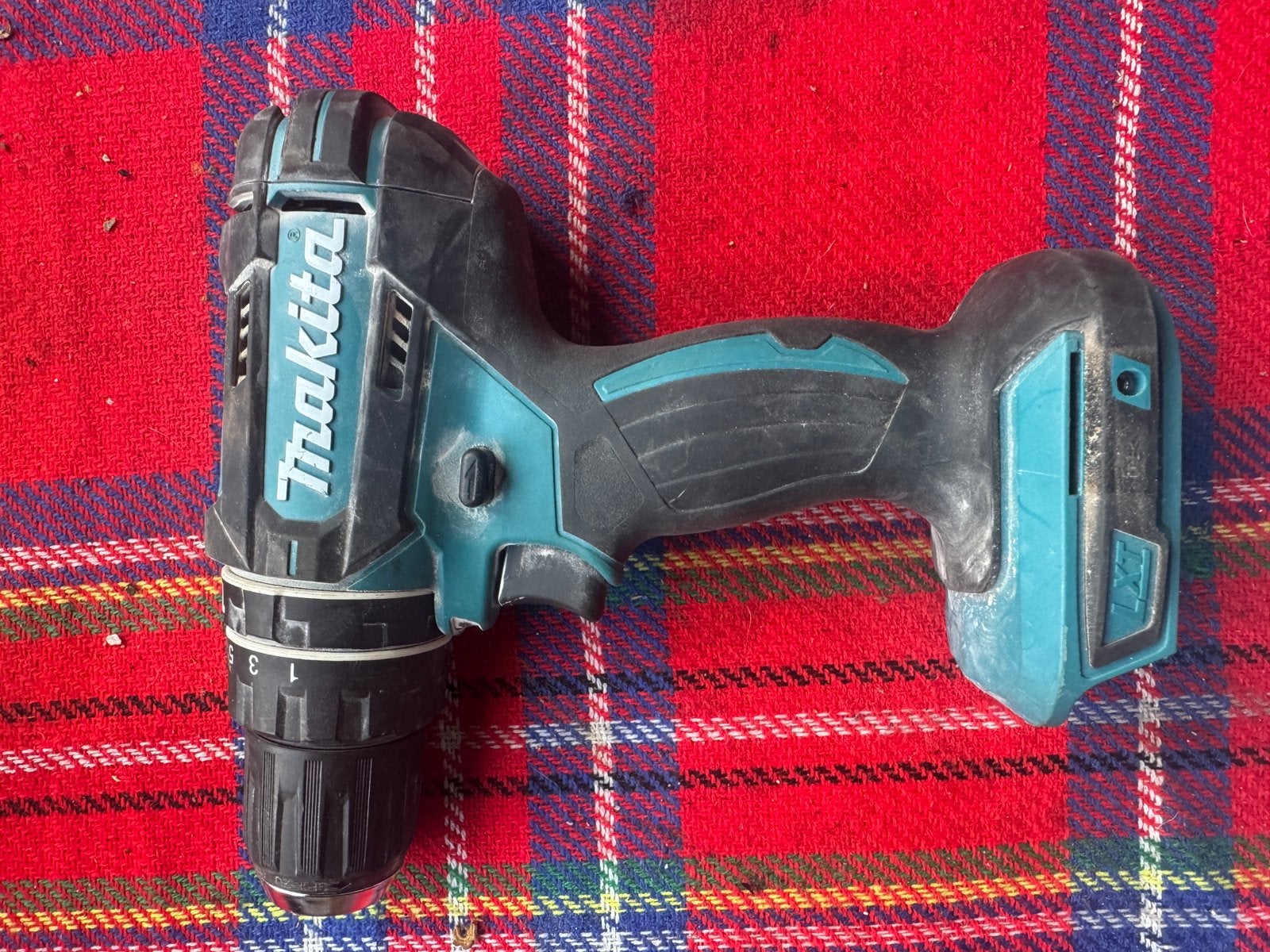Makita boormaschine met klop fuctie, Doe-het-zelf en Bouw, Ophalen, Zo goed als nieuw, Boormachine, Klopboormechanisme