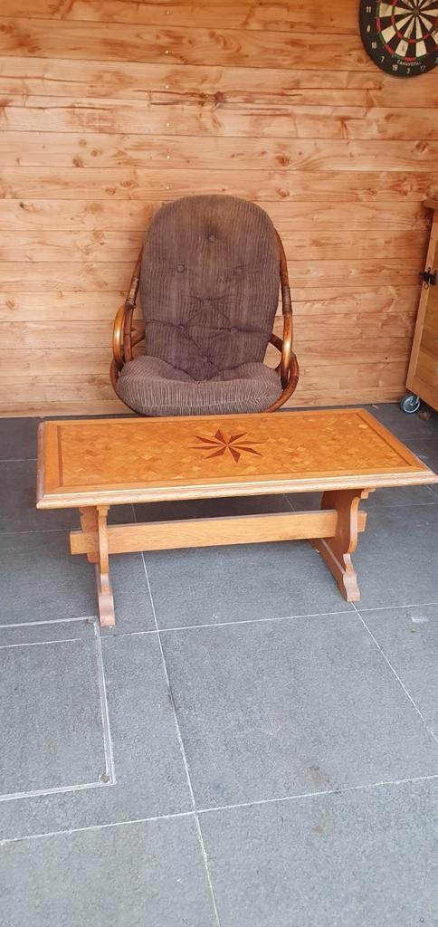 Vintage houten salontafel met dikke afneembare glazen plaat, Huis en Inrichting, Ophalen