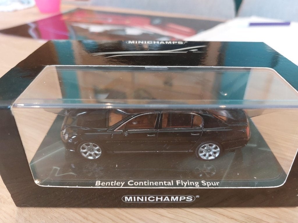 Minichamps Bentley continental Flying Spur 1/43, Enlèvement ou Envoi, Neuf, Voiture, MiniChamps