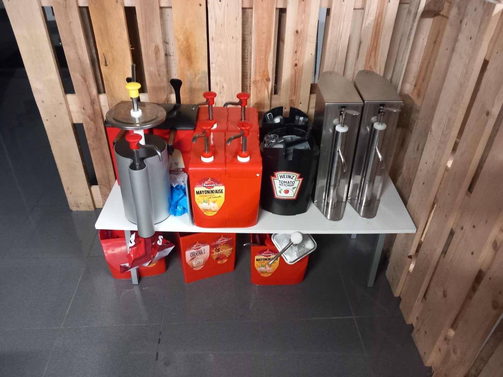 saus pompen diversen., Ophalen