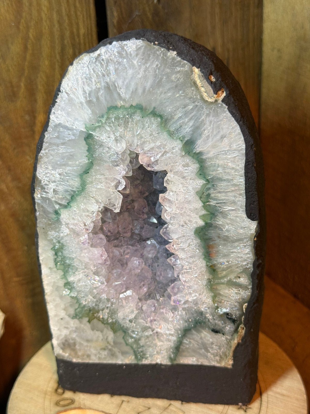 Agaatgeode met natuurlijke kristallen – unieke stukken, Verzamelen, Ophalen of Verzenden, Mineraal