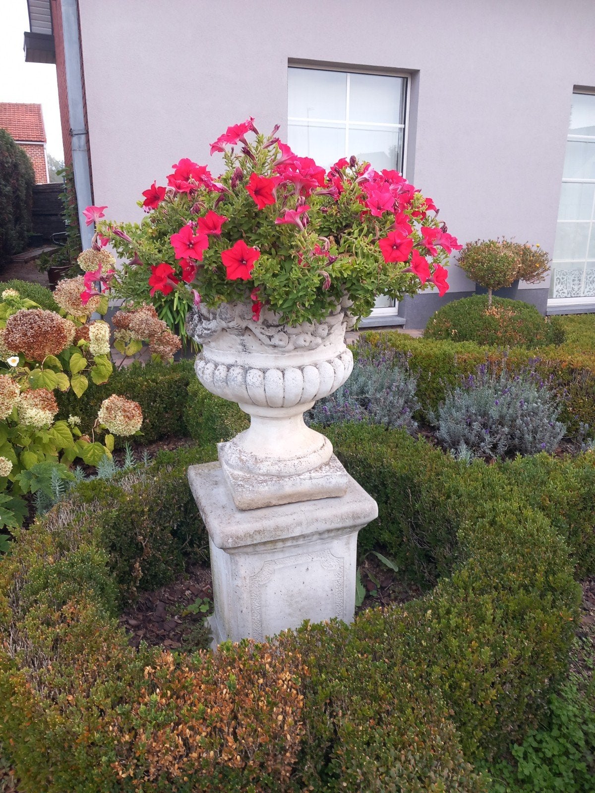 sier bloempot met zuil, Enlèvement