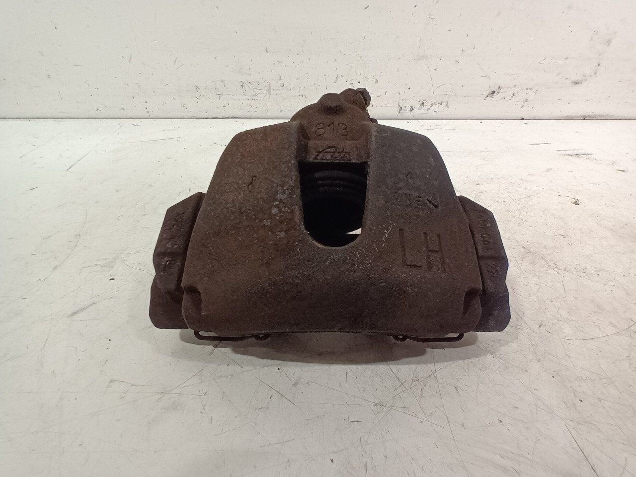 Remklauw links voor Ford C-Max, Onderdelen@venauto.nl, Van der Ven Autorecycling B.V., Ettenseweg 76, 4706 PB Roosendaal, The Netherlands