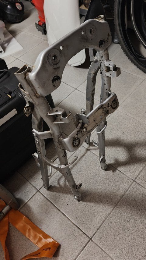 Suzuki SV650 gen1 achtersubframe — zilver aluminium, Motoren, Verzenden, Gebruikt