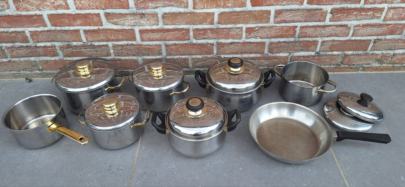 Kookpotten €5/stuk, Ophalen