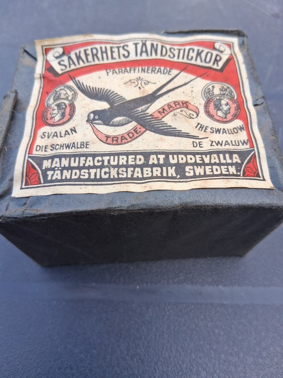 de zwaluw  lucifers, Ophalen