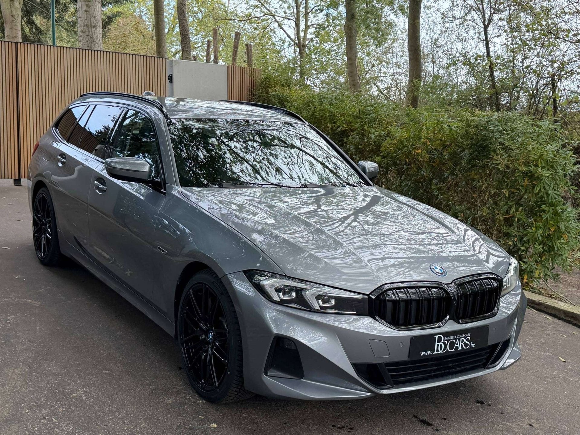 BMW 320 Touring 320eA Facelift-Led-Curved-Keyless-Sportzetel, Autos, Argent ou Gris, Achat, Entreprise, Noir