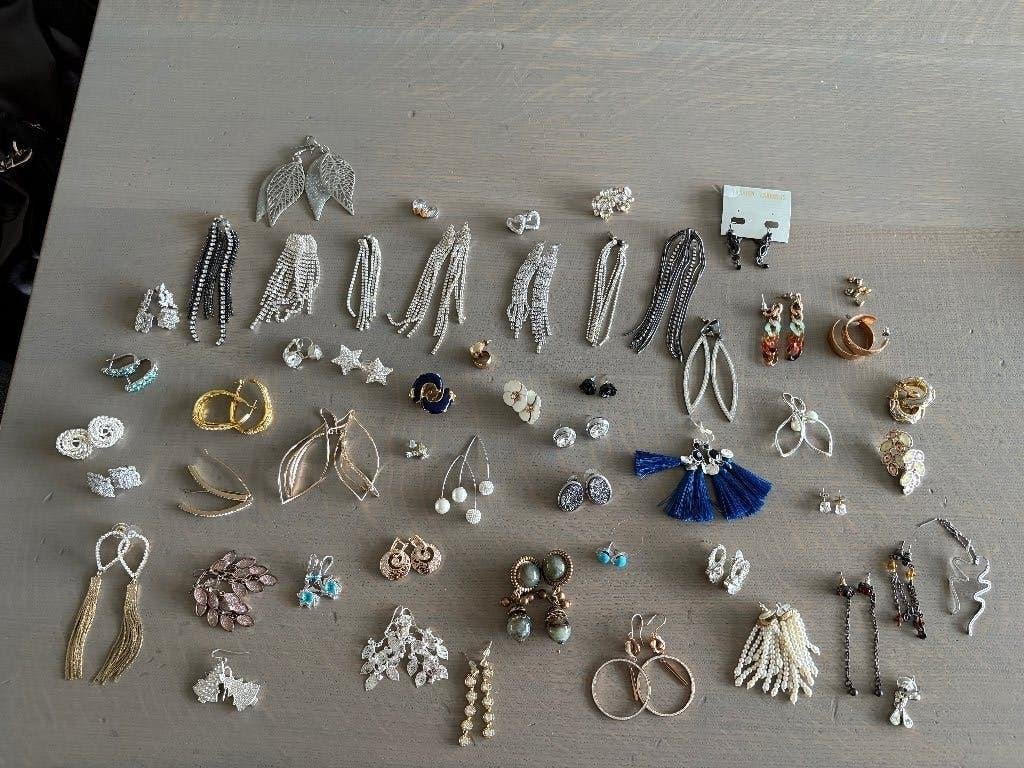 Oorbellen 53 paar, Handtassen en Accessoires, Oorbellen, Ophalen, Overige materialen, Overige kleuren, Zo goed als nieuw