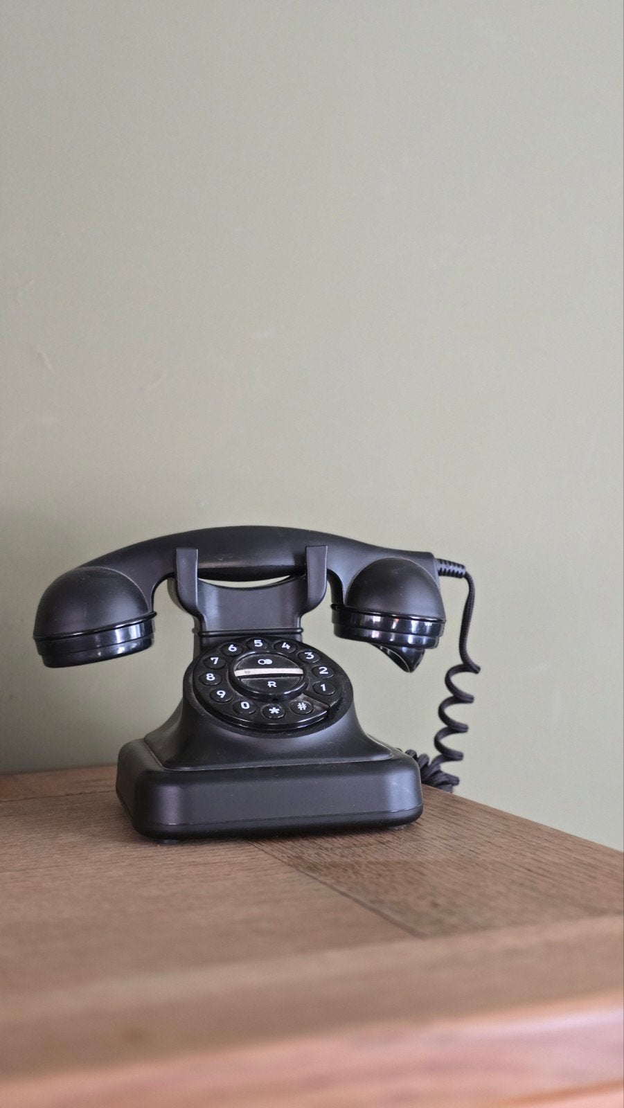 Téléphone rétro en bakélite, Enlèvement