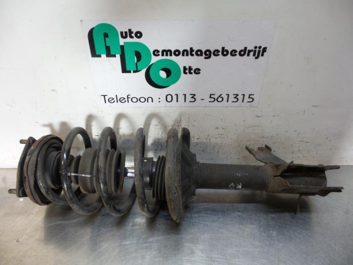 Schokdemperpoot rechts-voor van een Nissan Almera (Almera 02, Gebruikt, -, -, Ophalen of Verzenden