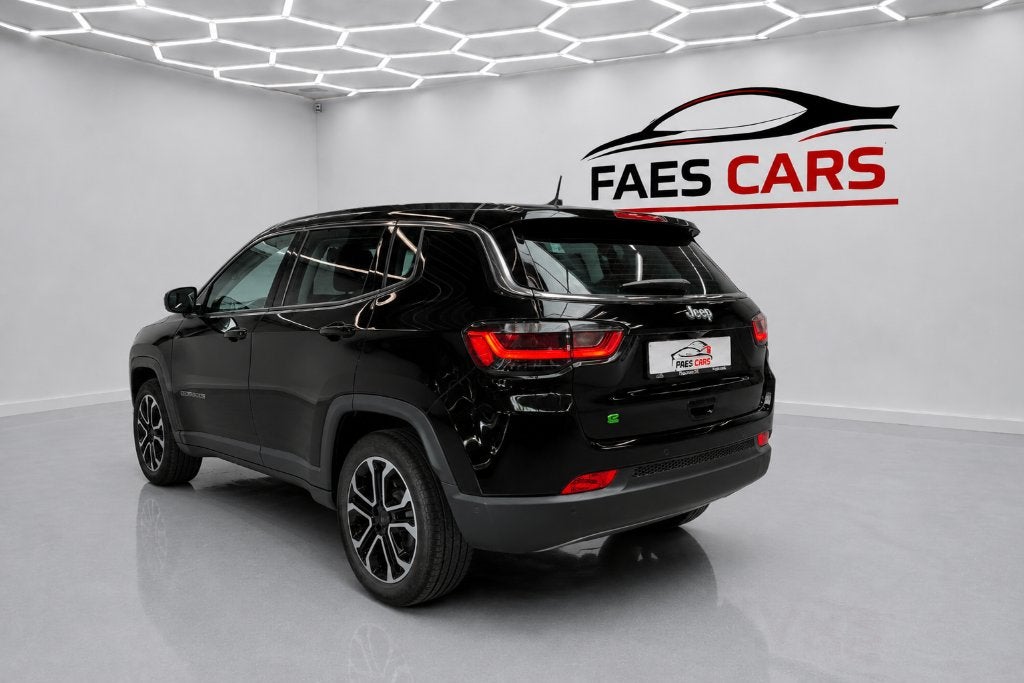 Jeep Compass Mhev Turbo T4 130 Altitude, Auto's, Dealer onderhouden, Stof, 4 cilinders, Zwart