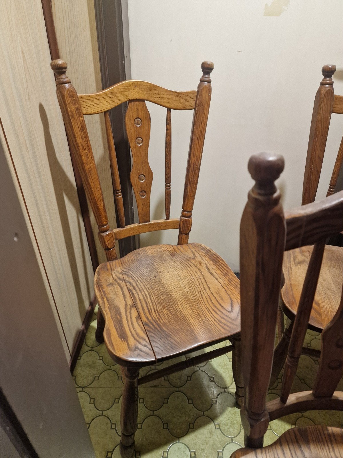 Houten stoel, Ophalen