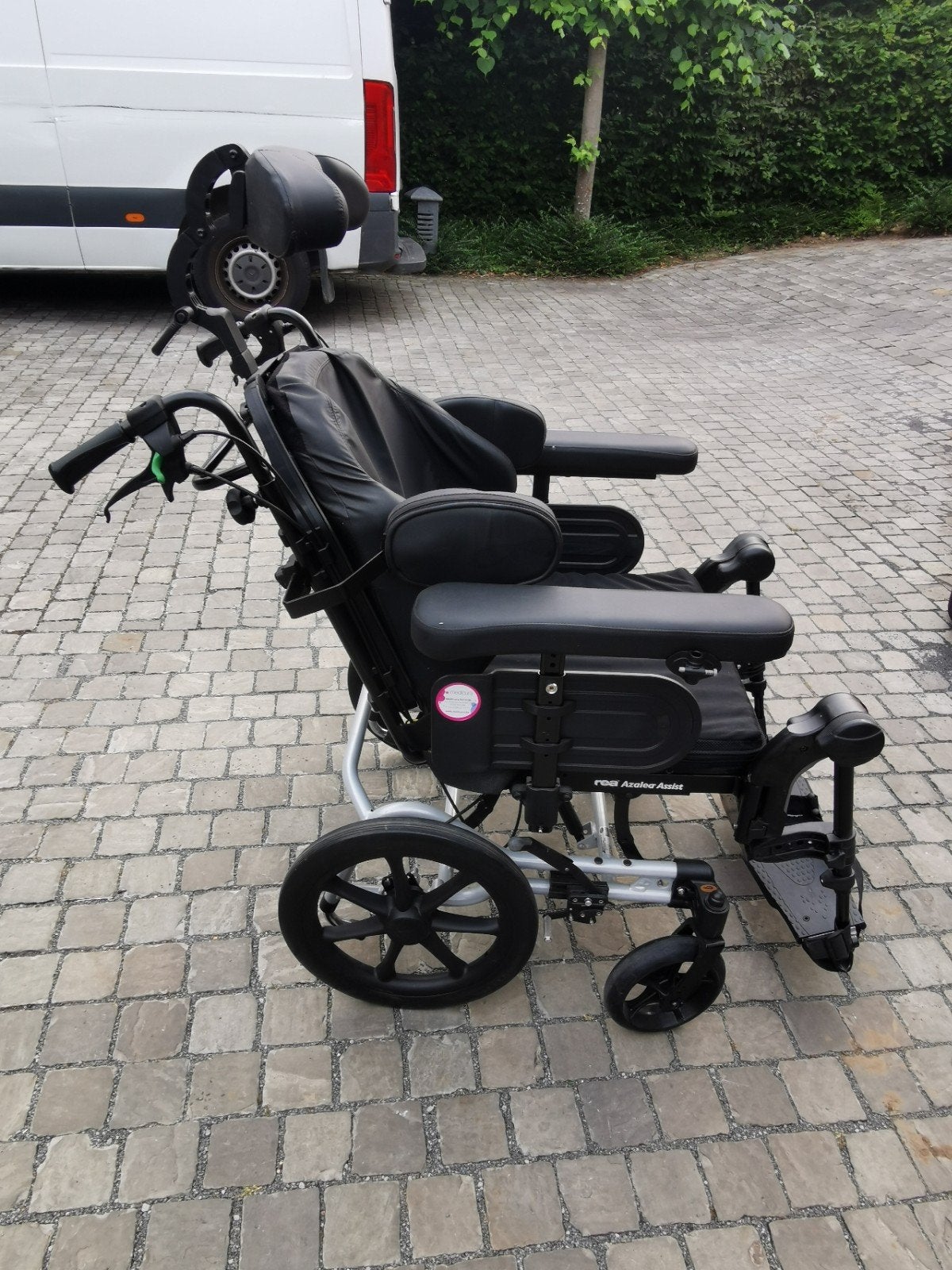 Invacare rea azalea assist rolstoel meer info 0488826971, Diversen, Rolstoelen, Ophalen of Verzenden, Handbewogen rolstoel