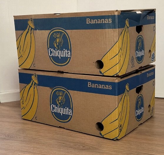 2 bananendozen met jongens kleren maat 44tot 80, Ophalen, Zo goed als nieuw