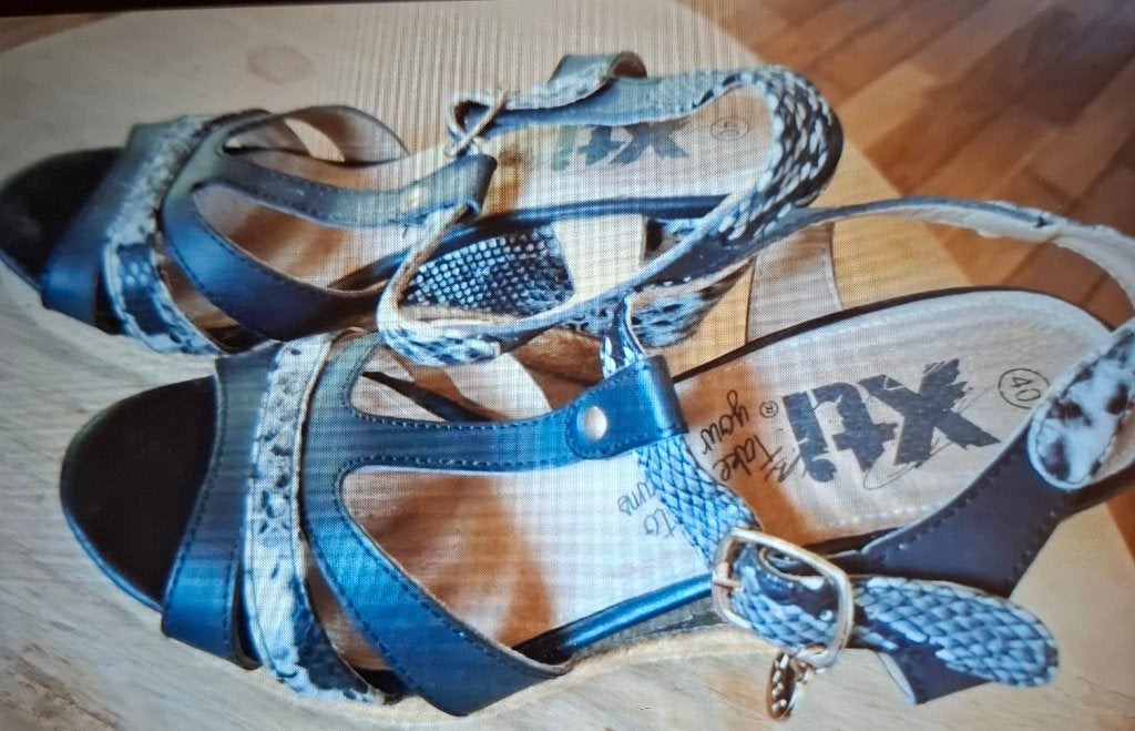 Sandalen, Ophalen, Zwart, Zo goed als nieuw, Schoenen met hoge hakken