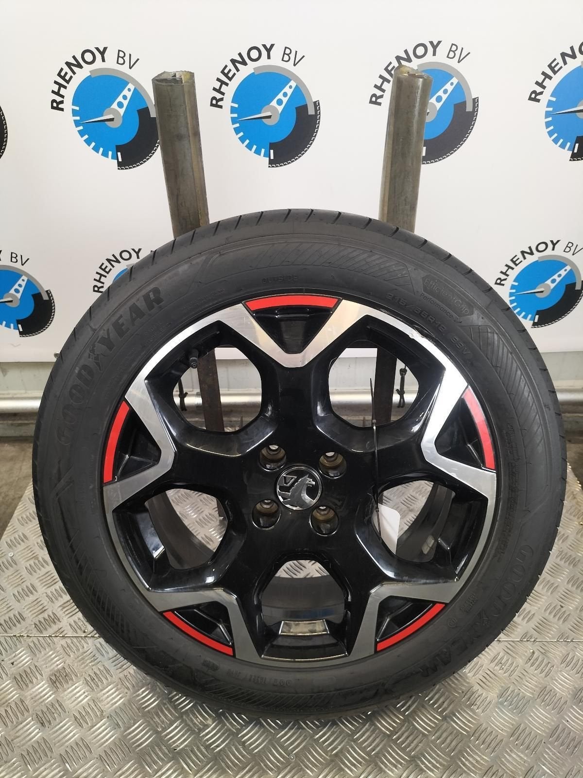 Opel mokka 2024 (P2QO) CROSS 215/55 18 Goodyear 9835097680, Auto-onderdelen, 18 inch, -, -, Banden en Velgen