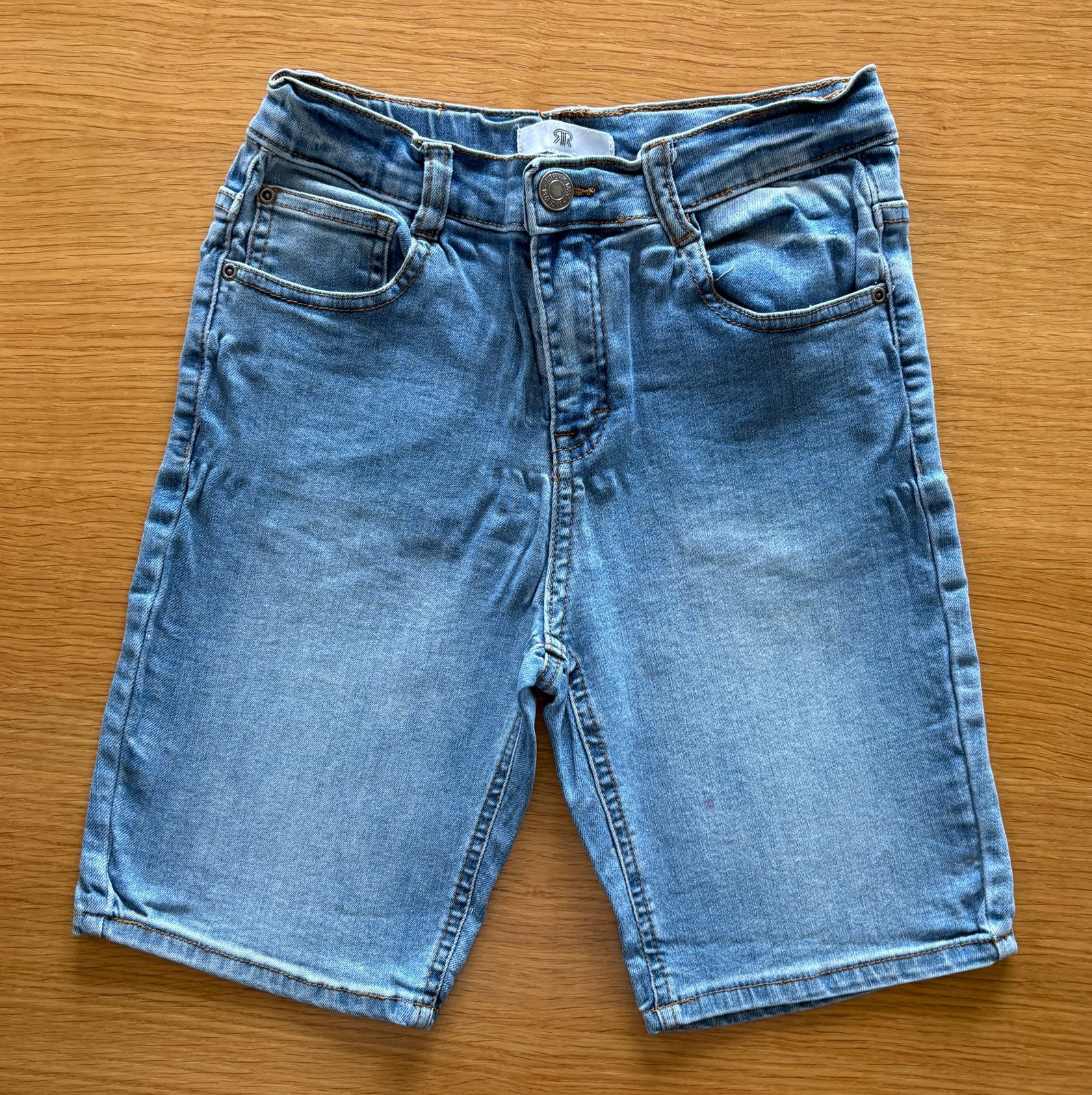 Short en jeans bleu clair - 10 ans - 4€, Enfants & Bébés, Enlèvement ou Envoi, Utilisé, Garçon