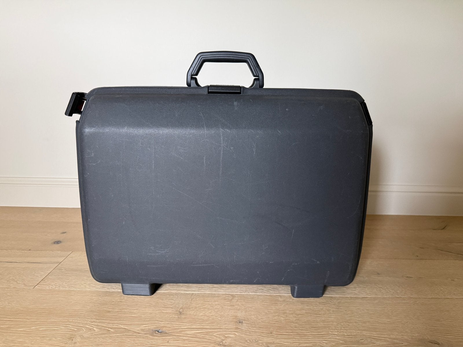 Étui Samsonite gris anthracite en bon état, 35 à 45 cm, Plastique dur, Enlèvement, 50 à 60 cm