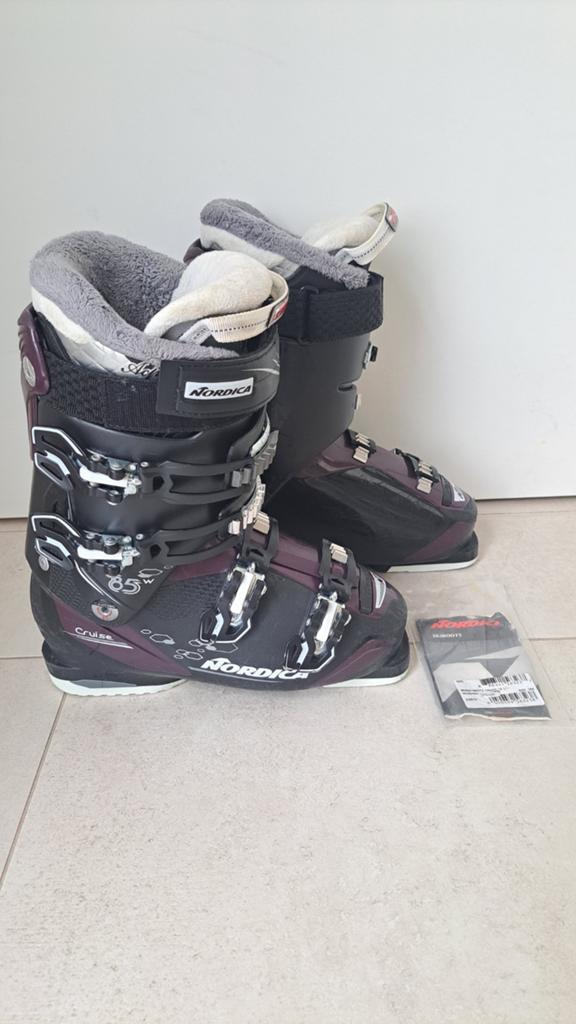 Nordica dames skibotten maat 39/40 – slechts 3 weken geskied, Sport en Fitness, Skiën en Langlaufen, Ophalen, Ski, Nordica