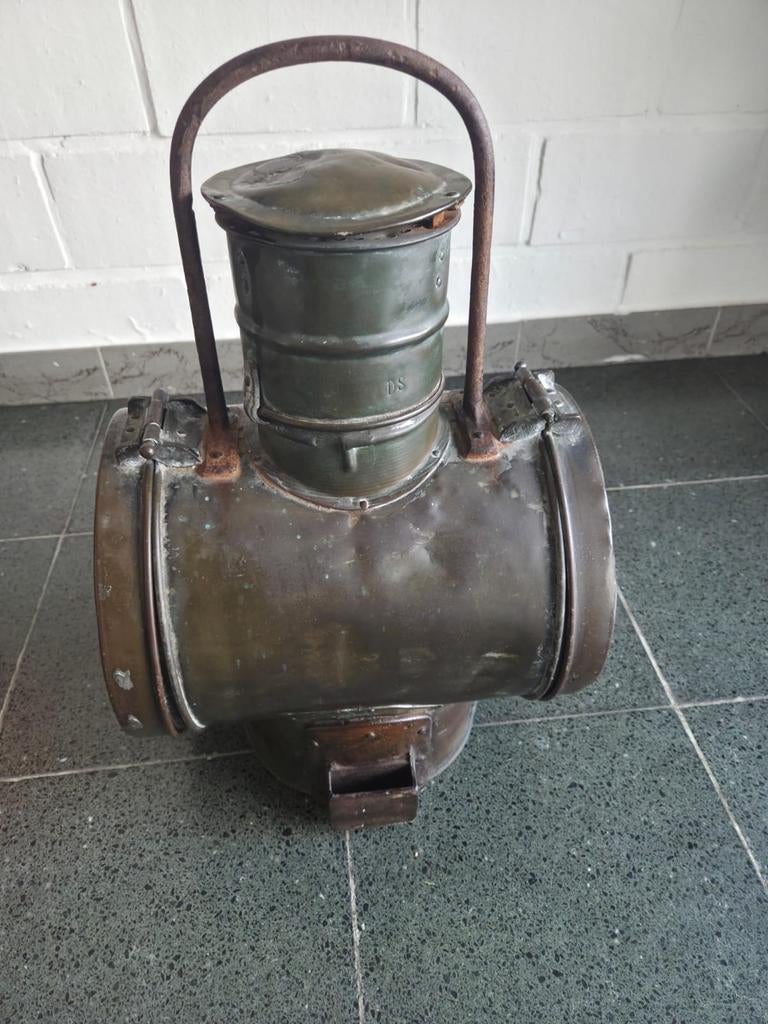 Antieke locomotief lamp, Enlèvement