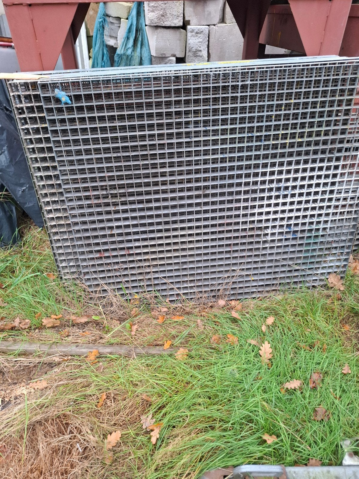 Metalen lekbakken bakken, Ophalen