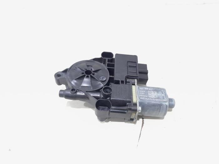 Moteur de vitre portière d'un Volkswagen T-Cross, Autos : Pièces & Accessoires, Volkswagen, -, 3 mois de garantie, Utilisé