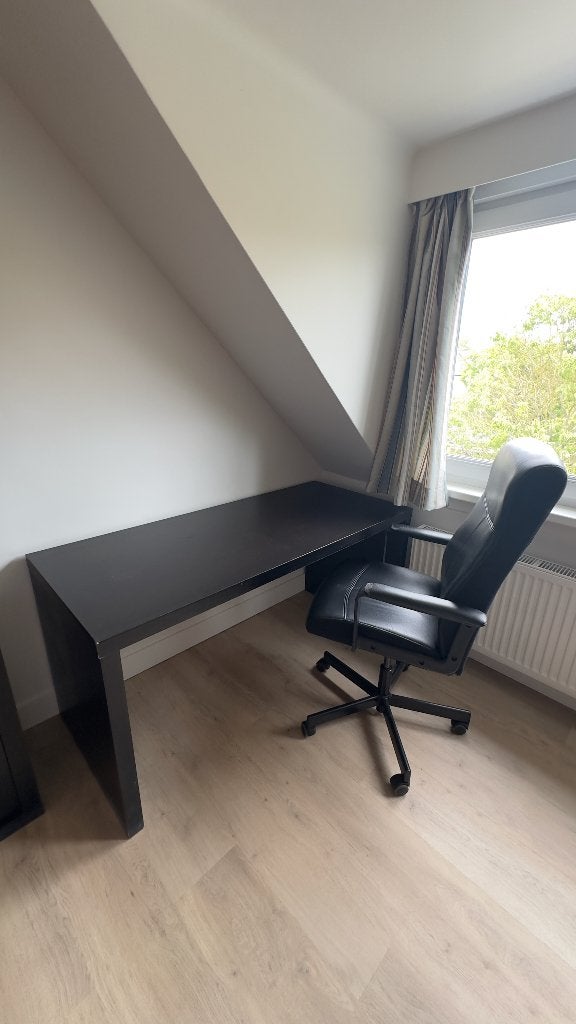 Zwarte bureau, 150 cm, 65 cm, Utilisé, IKEA