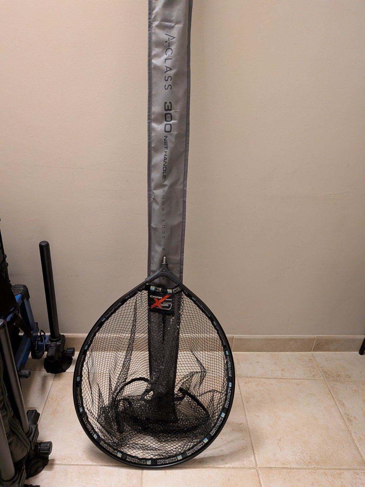 Guru A class 300 net handle met Preston carp net., Watersport en Boten, Ophalen, Zo goed als nieuw