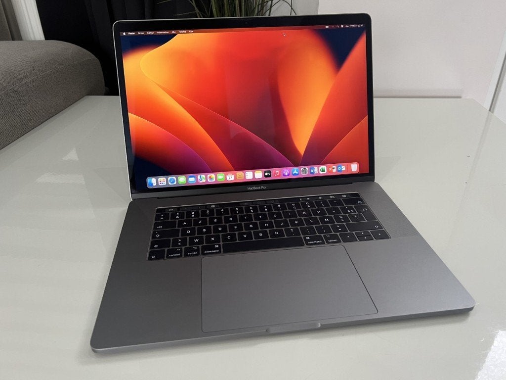 Macbook Pro 15 TouchBar - Space Grey, Computers en Software, Zo goed als nieuw, Azerty, 16 GB, Ophalen