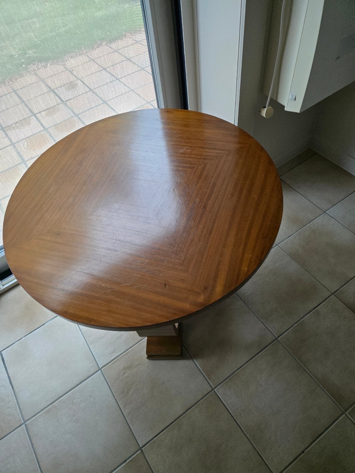 Rond tafeltje, Enlèvement