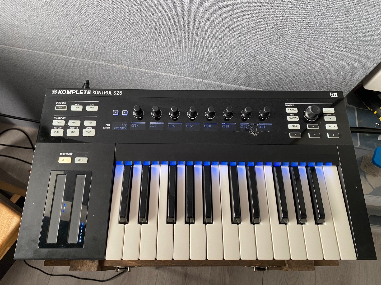Komplete Kontrol s25 mk1, Musique & Instruments, Équipement Midi, Enlèvement, Utilisé