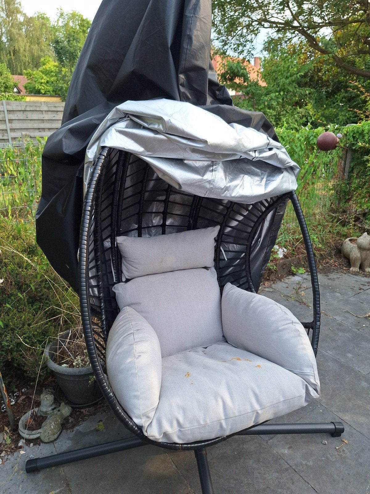 tuinschommelstoel beige kussens zwart gestel, Tuin en Terras, Tuinmeubel-accessoires, Ophalen, Zo goed als nieuw