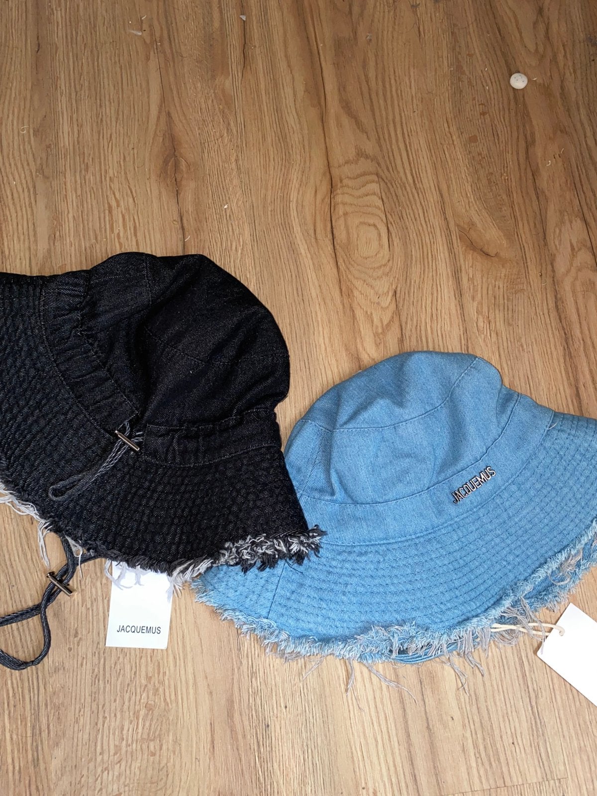 Jacquemus mutsen, nooit gedragen, Enfants & Bébés, Vêtements de bébé | Casquettes & Chapeaux, Enlèvement ou Envoi, Neuf