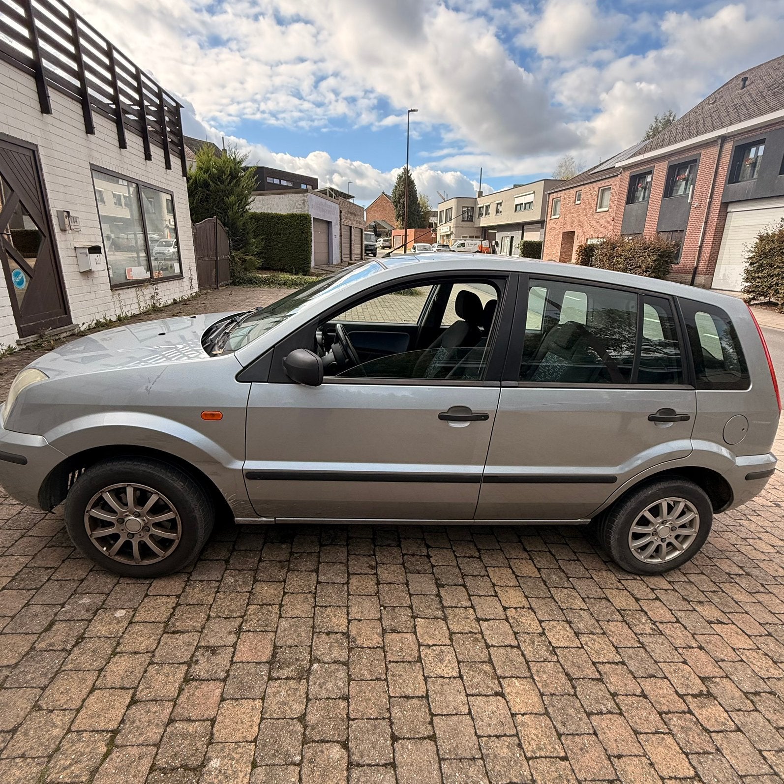 Ford fusion1.4  automatique 114000 km années 2005 euros 4, Auto's, Stof, Zwart, Fusion, Berline