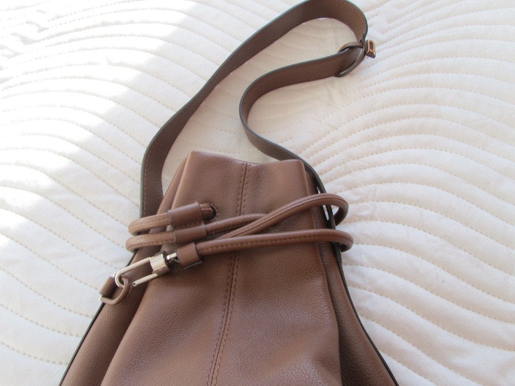 DELVAUX Sac AMAZONE fauve-cognac siglé, Bijoux, Sacs & Beauté, Sacs | Sacs Femme, Envoi